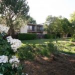 Alvarado Parkside Apartments exterior lush landscaping